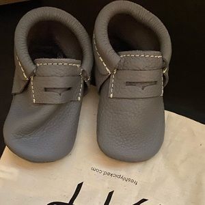 Freshly picked loafers in gray